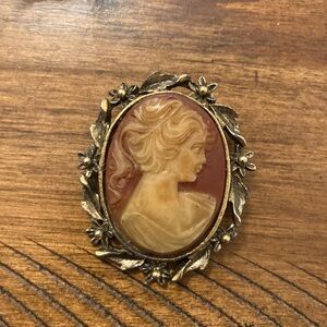 Vintage Gold Cameo Brooch